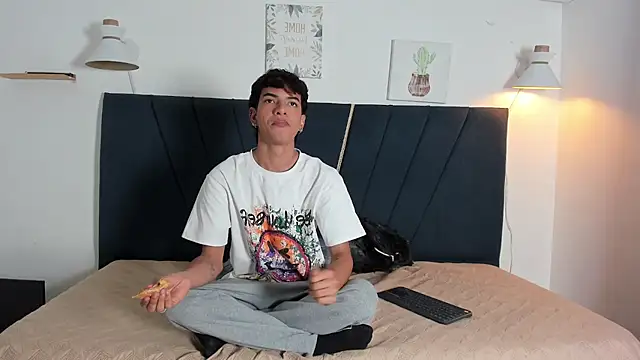 maicol cum23 online show from 11, 4, 2026