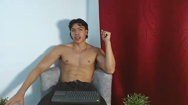 Snapshot of adriel_escalante chatting on 13, 9, 2025 adriel escalante online show from 13, 9, 2025