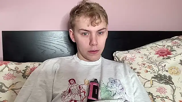 Snapshot of scottishtwink01 chatting on 11, 10, 2025 scottishtwink01 online show from 11, 10, 2025