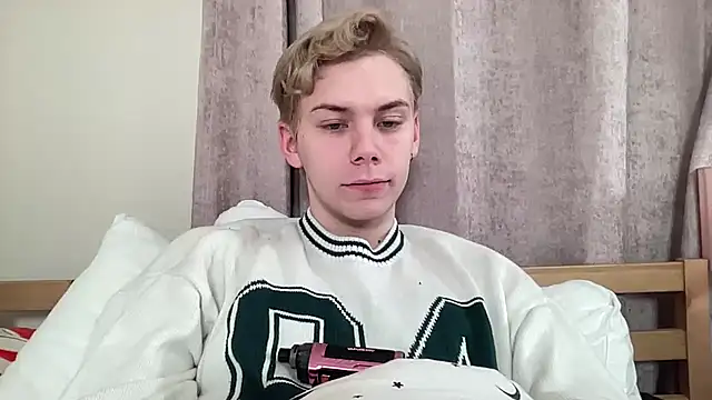 Snapshot of scottishtwink01 chatting on 16, 10, 2025 scottishtwink01 online show from 16, 10, 2025