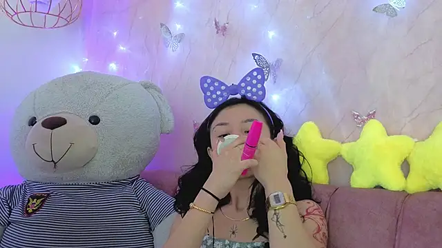 april bennett online show from 17, 12, 2025