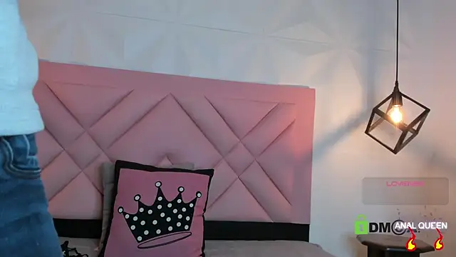 Caroline daring online show from 1, 5, 2026