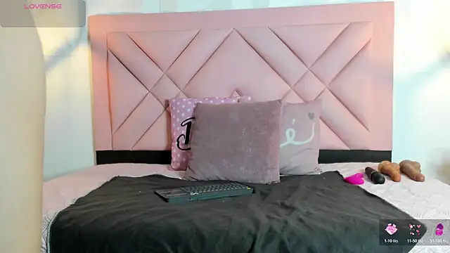 Caroline daring online show from 2, 8, 2026