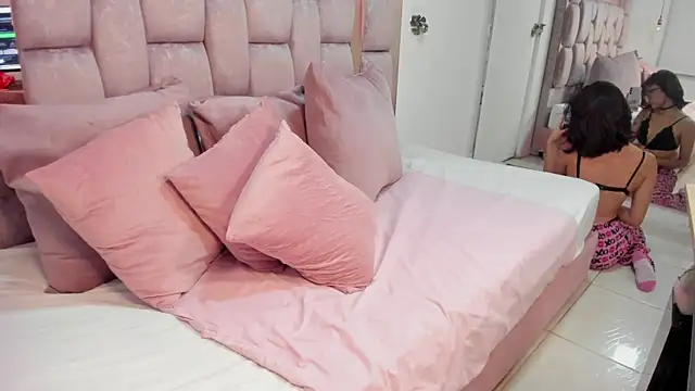 Snapshot of bianca_naviss chatting on 6, 11, 2025 bianca naviss online show from 6, 11, 2025