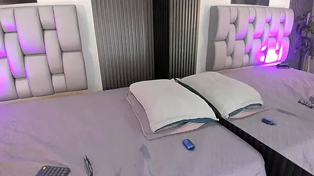 Gia-Malkova online show from 28, 9, 2025