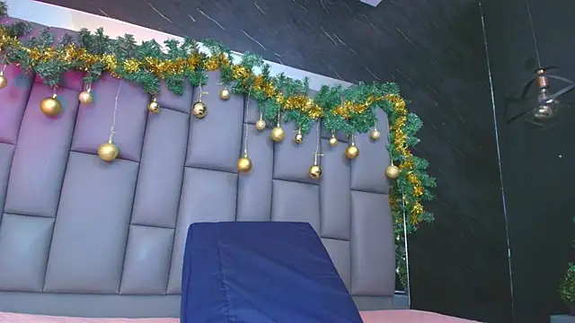 kissme luna online show from 18, 12, 2025