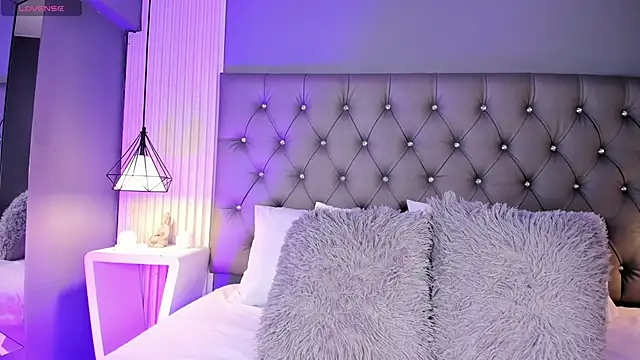 LunaBloomn online show from 10, 2, 2026