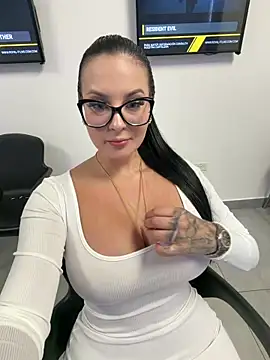GabyMejiaa online show from 9, 5, 2026