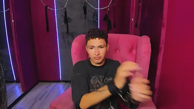 Snapshot of JonnyDarka chatting on 4, 10, 2025 JonnyDarka online show from 4, 10, 2025