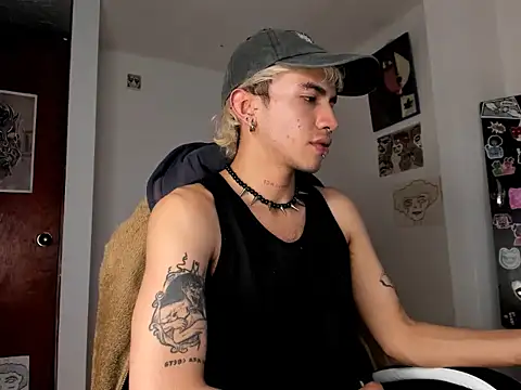 Snapshot of guynextdo0r chatting on 28, 9, 2025 guynextdo0r online show from 28, 9, 2025