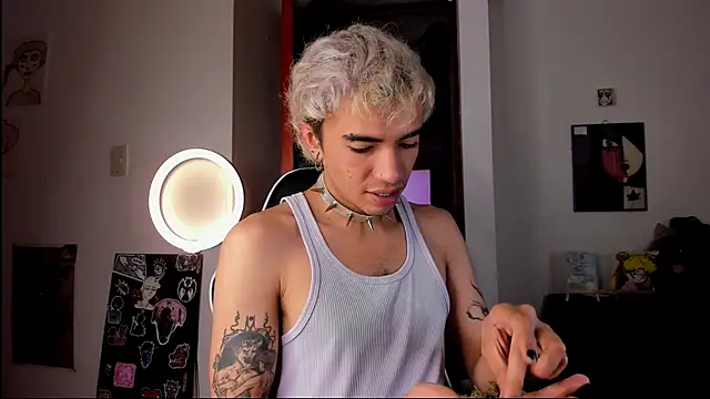 Snapshot of guynextdo0r chatting on 3, 10, 2025 guynextdo0r online show from 3, 10, 2025