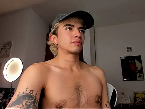 Snapshot of guynextdo0r chatting on 11, 10, 2025 guynextdo0r online show from 11, 10, 2025