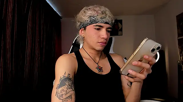 Snapshot of guynextdo0r chatting on 22, 10, 2025 guynextdo0r online show from 22, 10, 2025