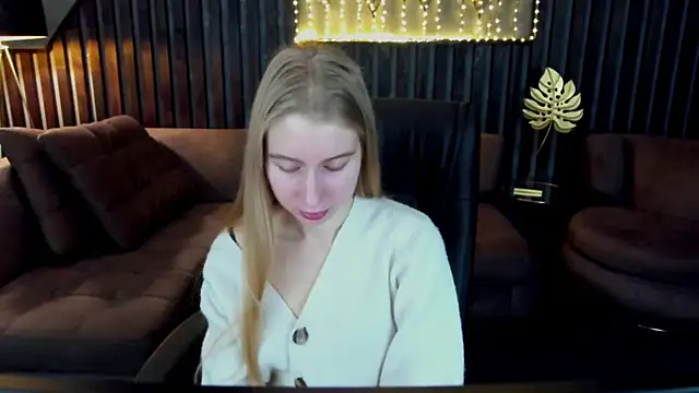 Alina Blonde online show from 2, 4, 2026