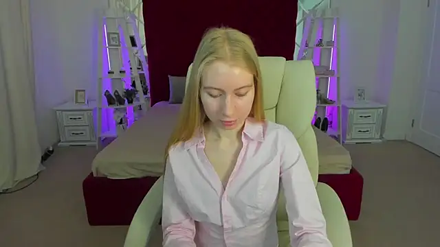 Alina Blonde online show from 12, 4, 2026
