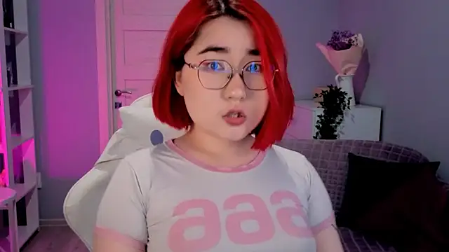 Sexy Peachy online show from 17, 9, 2025