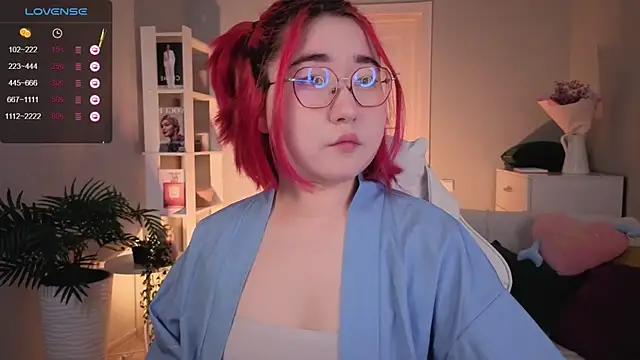 Sexy Peachy online show from 24, 9, 2025