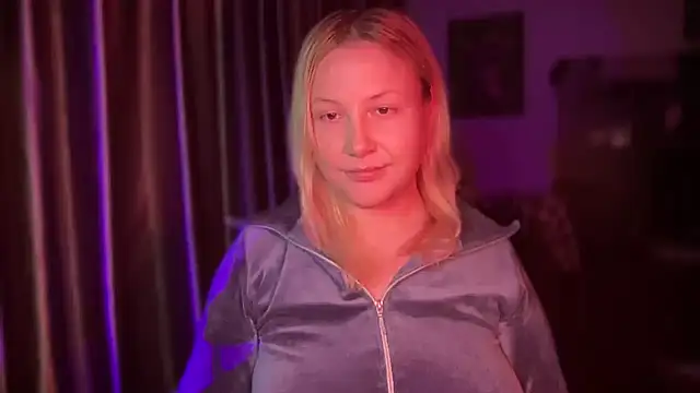 BikiHellena online show from 2, 2, 2026