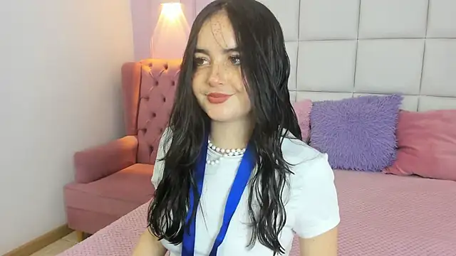 Snapshot of Ashleypetit chatting on 3, 5, 2026 Ashleypetit online show from 3, 5, 2026