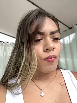 Snapshot of MayaMoanXXX chatting on 22, 10, 2025 MayaMoanXXX online show from 22, 10, 2025