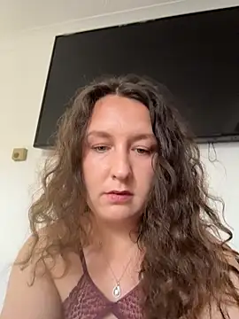 Snapshot of AnielaMarie chatting on 18, 9, 2025 AnielaMarie online show from 18, 9, 2025