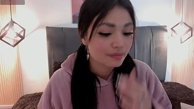 Evaa rosee  online show from 3, 10, 2025