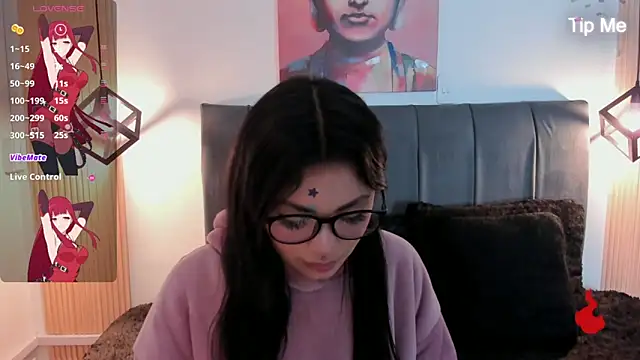 Evaa rosee  online show from 8, 10, 2025