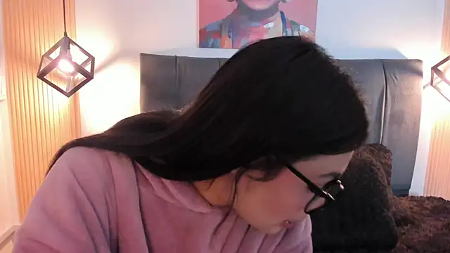 Evaa rosee  online show from 10, 10, 2025