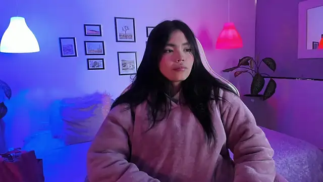 Evaa rosee  online show from 16, 10, 2025