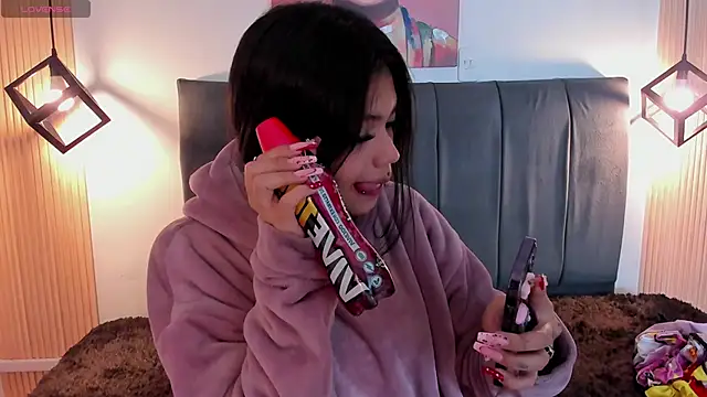 Evaa rosee  online show from 17, 10, 2025