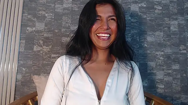 Snapshot of Keila_Fg chatting on 2, 10, 2025 Keila Fg online show from 2, 10, 2025