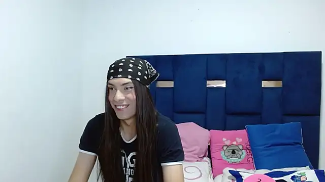 PinkLuna LolaBloom online show from 8, 5, 2026