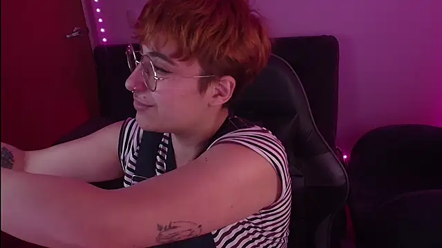 Miacatsito3 online show from 2, 10, 2025