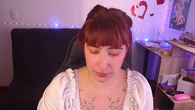 Miacatsito3 online show from 5, 5, 2026