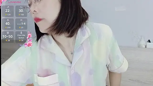 Snapshot of Miraitowa_ chatting on 17, 6, 2026 Miraitowa online show from 17, 6, 2026