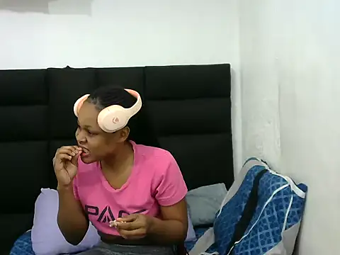 BlondieBitch online show from 13, 5, 2026
