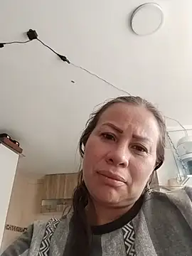 LaraCaliente online show from 10, 7, 2026