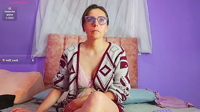 Snapshot of Ava_Raye chatting on 4, 7, 2026 Ava Raye online show from 4, 7, 2026