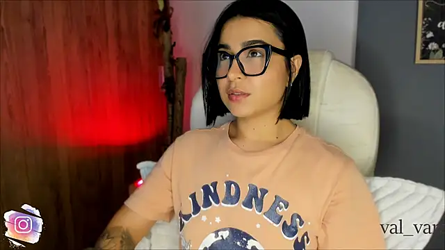 Snapshot of val_varago chatting on 3, 4, 2026 val varago online show from 3, 4, 2026
