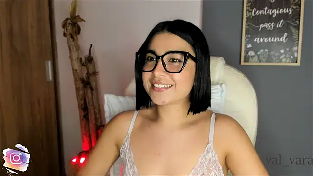 Snapshot of val_varago chatting on 10, 4, 2026 val varago online show from 10, 4, 2026