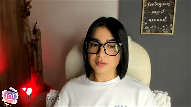 Snapshot of val_varago chatting on 19, 4, 2026 val varago online show from 19, 4, 2026