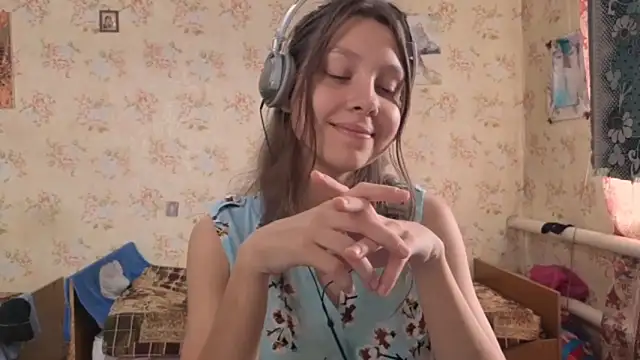 QutieDaSweet online show from 8, 10, 2025