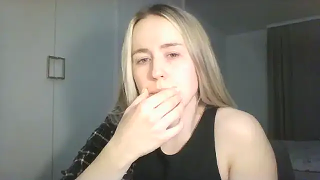 Snapshot of Frosian chatting on 18, 10, 2025 Frosian online show from 18, 10, 2025