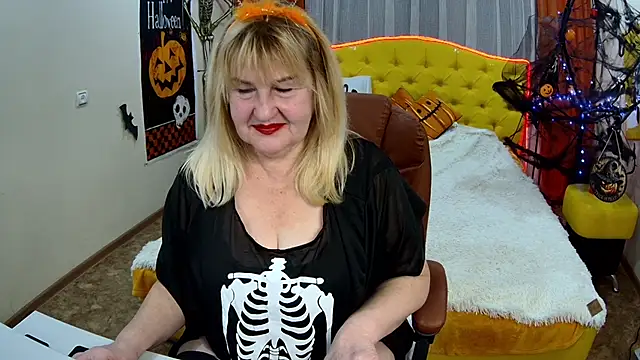 EmmaEllison online show from 28, 10, 2025