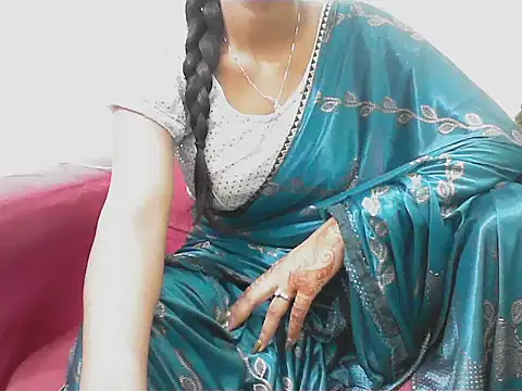 short girl  online show from 13, 2, 2026