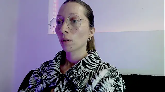 Nia Diaz online show from 1, 10, 2025