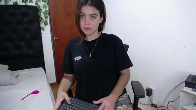 Snapshot of isabel_09 chatting on 6, 11, 2025 isabel 09 online show from 6, 11, 2025