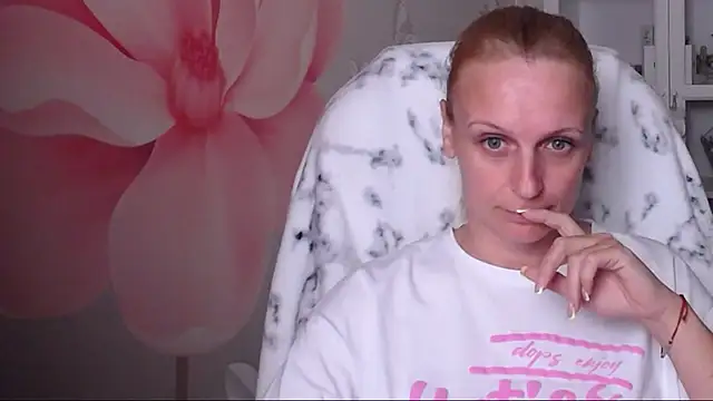 Snapshot of Venus_love1 chatting on 16, 9, 2025 Venus love1 online show from 16, 9, 2025