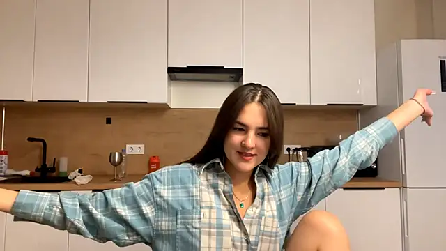 FavorLeila online show from 3, 10, 2025