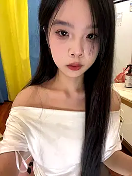Snapshot of qiqi_x chatting on 15, 11, 2025 qiqi x online show from 15, 11, 2025